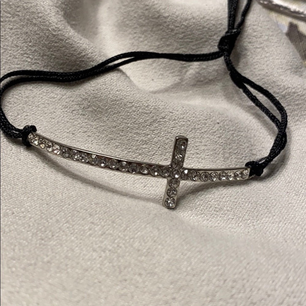 Side cross adjustable bracelet